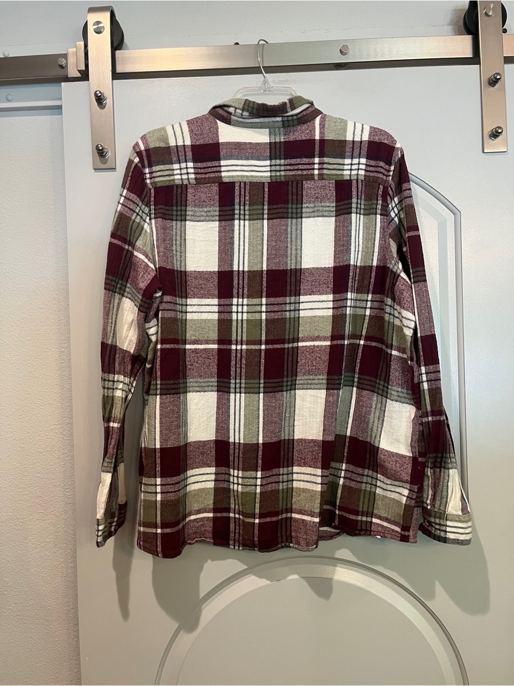 Natural reflections burgundy & olive green plaid woven flannel button down. - Picture 4 of 6